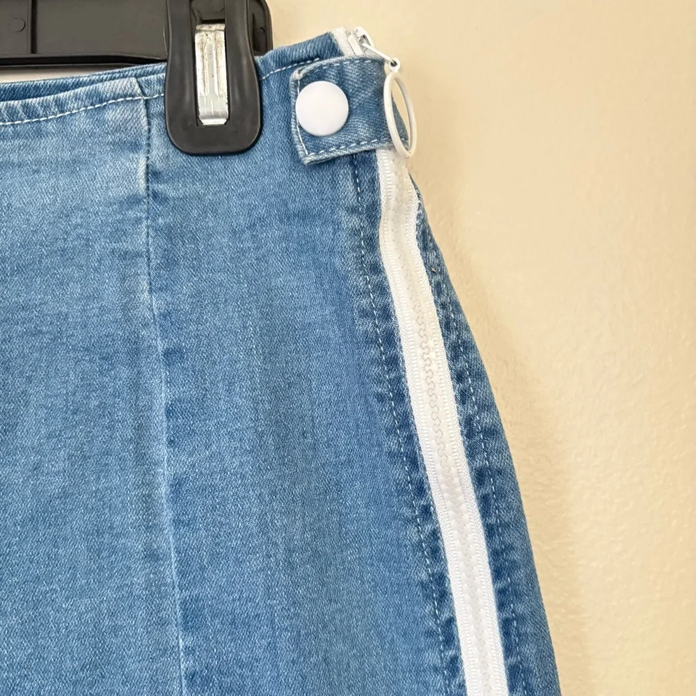 DAVI & DANI Denim Mini Skirt Size Medium - Picture 6 of 10